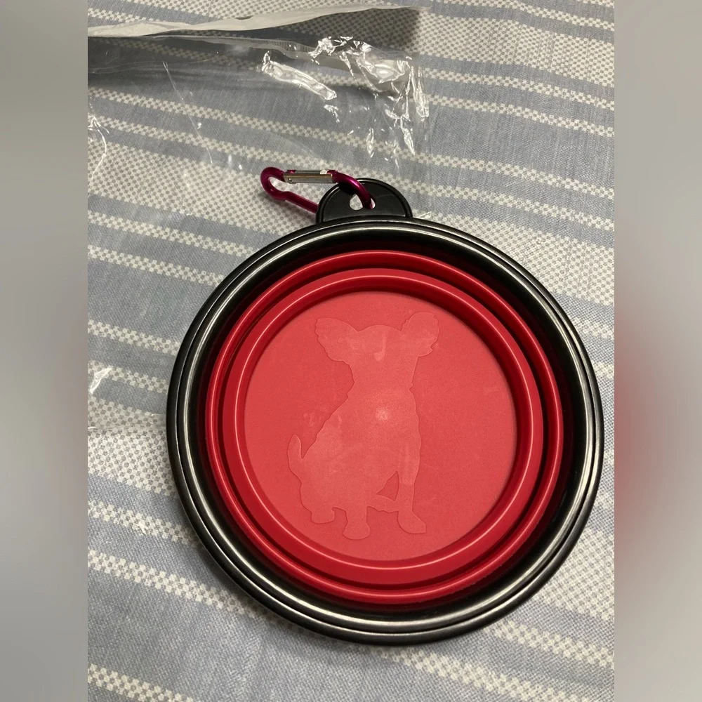 NWOT collapsible travel dog bowl.